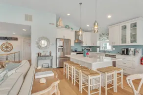 Luxury Beach Home •Elevator• Full Linens • Bikes - Image 2