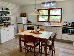 Exquisite Country Cottage in Private Rural Setting. - Image 2