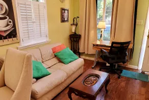 Cozy southside cottage - 12 min to Campus - Image 3