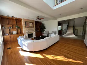 The Gator Manor – 6 Bedrooms Walk to UF / Stadium - Image 5