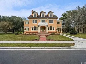 The Gator Manor – 6 Bedrooms Walk to UF / Stadium - Image 2