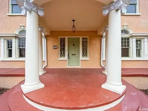 The Gator Manor – 6 Bedrooms Walk to UF / Stadium - Image 3