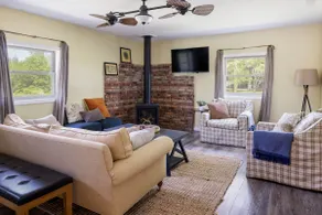 Redwood Lodge - Cottage w/ Sauna & Fireplace - Image 2