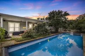 Retreat w Massive Pool, HotTub, Goats and Chickens - Image 2