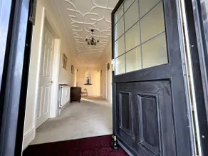 Spacious bungalow with large private garden - Image 4