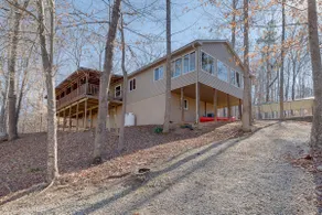 Perfect Summer Staycation! River Lodge & 2 Cabins - Image 3