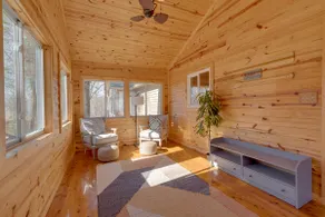 Perfect Summer Staycation! River Lodge & 2 Cabins - Image 4
