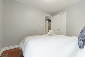 Trendy Downtown Home + Parking, COZY Hess House!!! - Image 4