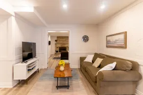 Luxurious and Spacious Apartment with 2 bedrooms and 2 Baths - Image 5