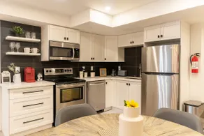 Luxurious and Spacious Apartment with 2 bedrooms and 2 Baths - Image 3
