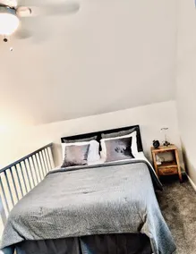 Large Comfy Cottage- Close to Downtown - Image 5