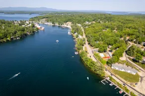 Sleeps 6, 2 Bath, Large Private Deck, Beach & Pool - Image 3