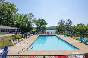 Sleeps 6, 2 Bath, Large Private Deck, Beach & Pool - Image 2