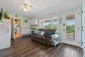 Sleeps 6, 2 Bath, Large Private Deck, Beach & Pool - Image 5