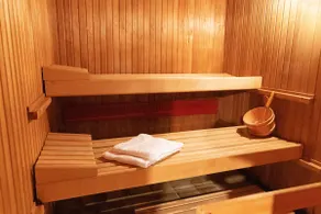 Exclusive country villa with pool, sauna and garden - Image 4