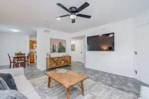 Cheerful 1 bedroom townhouse with pool access! - Image 2