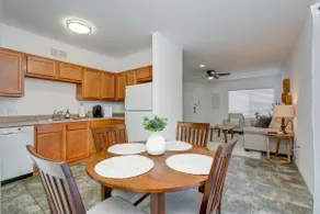 Cheerful 1 bedroom townhouse with pool access! - Image 3