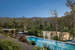 Macdonald Lodge - A Luxury Riverfront Retreat - Image 3