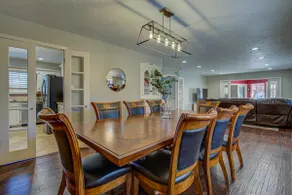 Entire Spacious, Cozy home with backyard retreat - Image 2