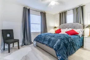 Pasadena TX Sunlit Serenity: Master KING BED! - Image 5