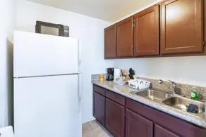 Cozy 1 Bedroom Apartment Gated Outdoor Space #4032 - Image 3