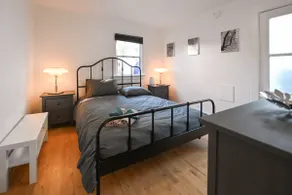 Pet Lovers' Cozy Retreat Near UCB & Subway - Image 3