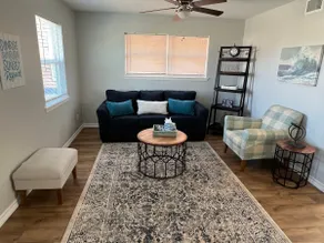 3 minute walk to Beach, Spacious 2 Bedroom Apt! - Image 3