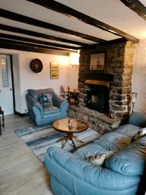 Fishermen's cottage with log burner, 2 bathrooms & sea views from garden terraces - Image 2