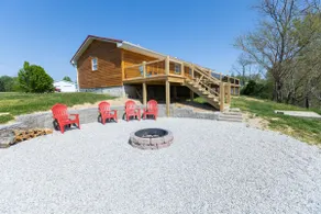 RRG Muir Valley Cabin with Hot Tub - Image 4