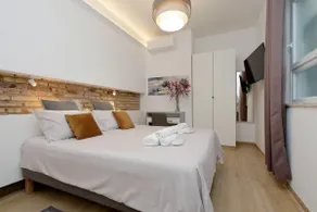 Aventino Contemporary Apartment - Image 3