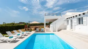 Cheerful 5 bedroom luxury villa by the beach - Image 3