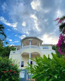 Exclusive 10 Bedroom villa with Pool and Sea view - Image 3
