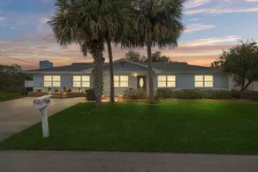 Waterfront Pool & Dock, Minutes to Springs & Gulf - Image 2