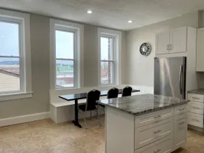 Spacious Modern Suite Overlooking Campus - Image 2