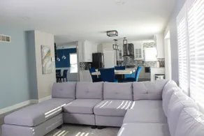 Modern Comfort, Ideal for Business or Family Trips - Image 3