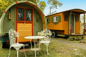 Blue Haven Gypsy Paradise waterfront cottage and vintage vans - Image 4