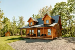 The Salty Pearl: Your Oceanfront Log Home Haven - Image 3