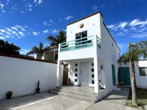 The House of Flowers-300m from the main blvd - Image 2