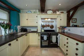Characterful 2 bed cottage in excellent location - Image 5