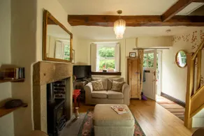 Characterful 2 bed cottage in excellent location - Image 3