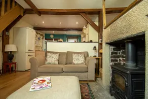 Characterful 2 bed cottage in excellent location - Image 4