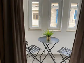 Off the Strand, Modern 3-bedroom Apartment - Image 2