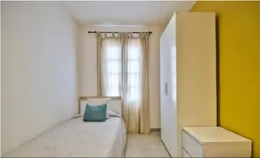 Off the Strand, Modern 3-bedroom Apartment - Image 3