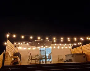 Lakeside Escape 3-Bedroom Bungalow with a Hot Tub - Image 3