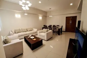 SAEC's - 3 Bedroom Condo with a Pool - City Edge - Image 1