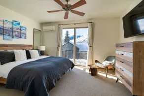 3 min to Ski/Town Garage/King Beds Sauna /Steam - Image 3
