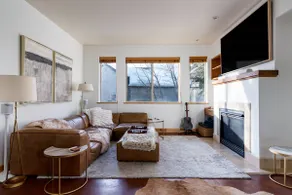 3 min to Ski/Town Garage/King Beds Sauna /Steam - Image 2