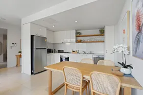 A River-side 2bdm Footscray Oasis + Parking - Image 4