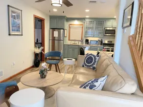 Cheerful Home, 3B, 3B, 2 Blocks to the Ocean - Image 3