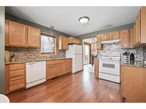 Spacious Bungalow near Downtown & Target Field - Image 2